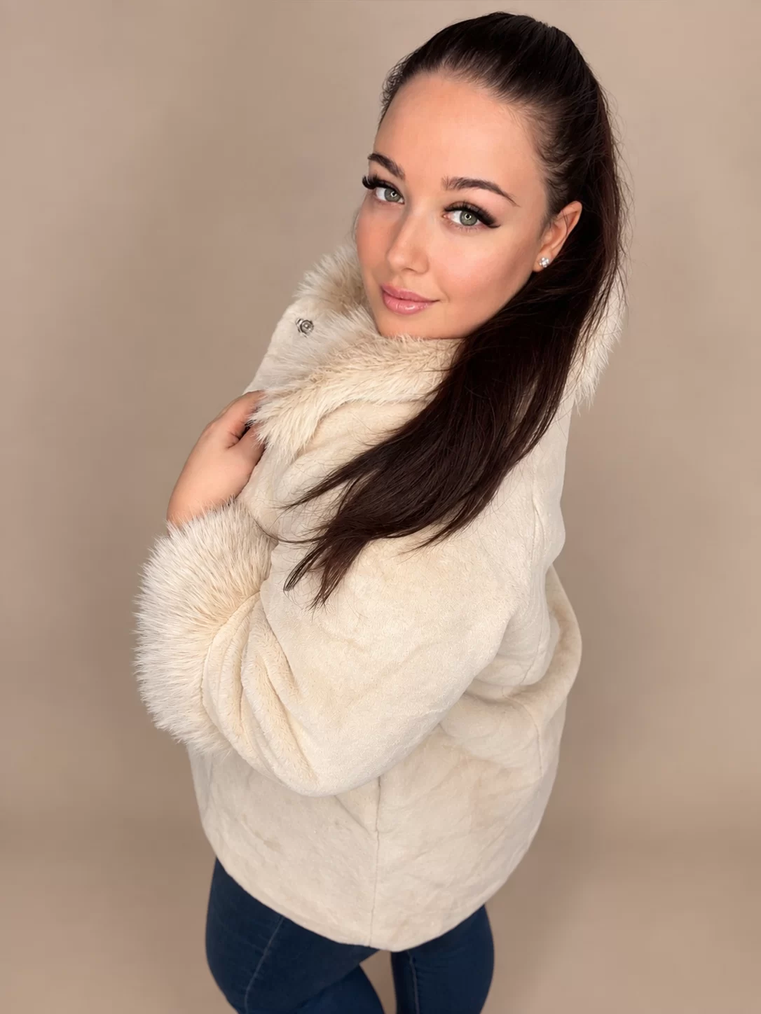 'Cozy Babe' bézs szőrme kabát - Image 2