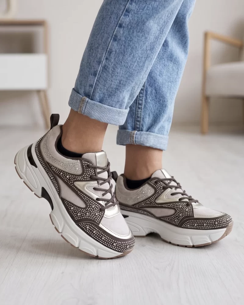 'Cappuccino Cream' bézs-barna strasszos sneaker