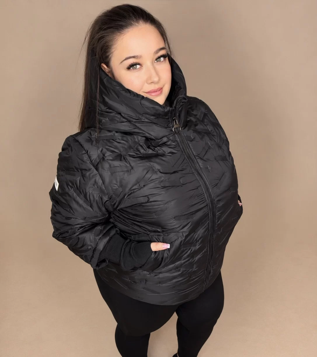 'Everyday Black' kapucnis plus size átmeneti kabát – 3. nézet