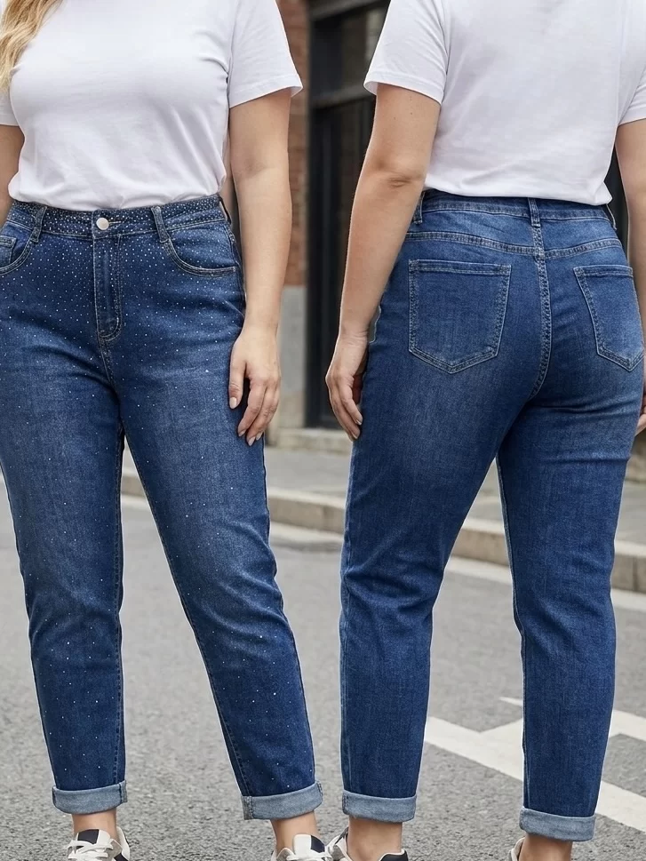 'Denim Queen' ezüst strasszokkal díszített Mom-fit farmernadrág(sztreccses)