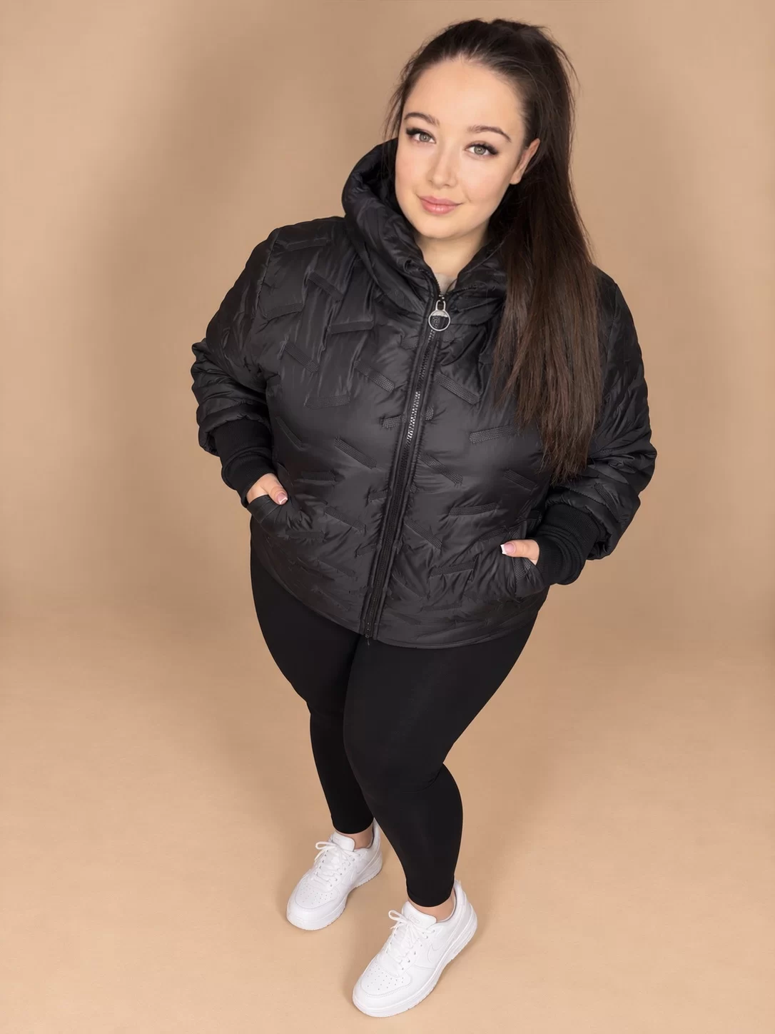 'Everyday Black' kapucnis plus size átmeneti kabát – 2. nézet